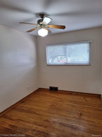8547 Kinloch Street, Dearborn Heights, MI 48127