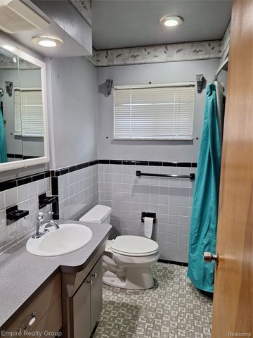 8547 Kinloch Street, Dearborn Heights, MI 48127