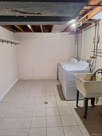 8547 Kinloch Street, Dearborn Heights, MI 48127