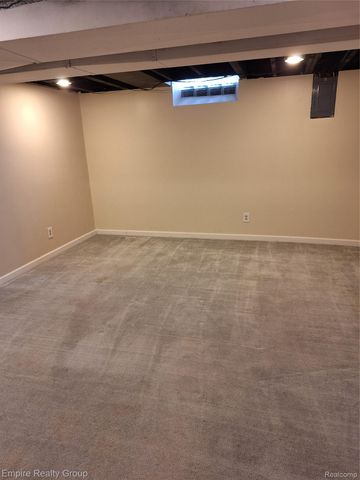 8547 Kinloch Street, Dearborn Heights, MI 48127