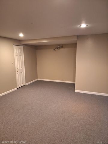 8547 Kinloch Street, Dearborn Heights, MI 48127