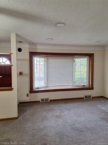 8547 Kinloch Street, Dearborn Heights, MI 48127