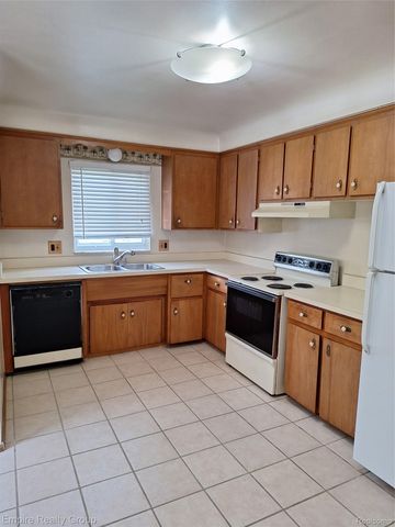 8547 Kinloch Street, Dearborn Heights, MI 48127