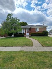8547 Kinloch Street, Dearborn Heights, MI 48127