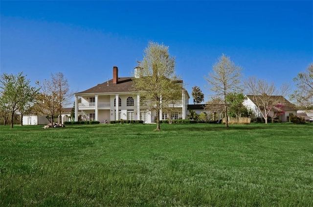 1501 N Starr Drive, Fayetteville, AR 72701