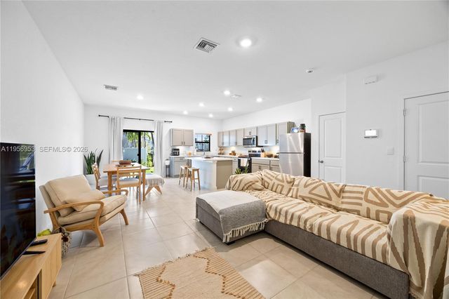 369 NW 8th Ct, Pompano Beach, FL 33060