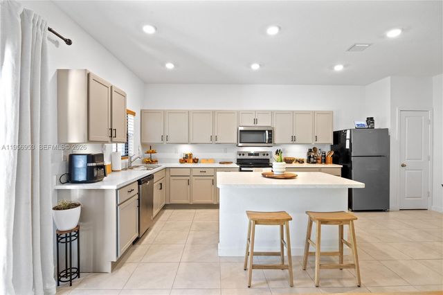 369 NW 8th Ct, Pompano Beach, FL 33060