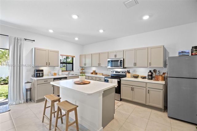 369 NW 8th Ct, Pompano Beach, FL 33060