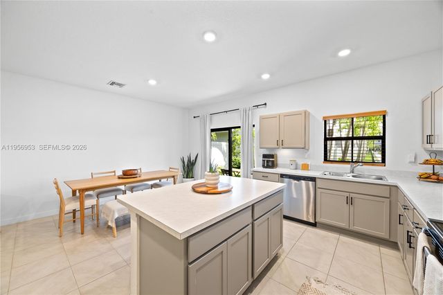 369 NW 8th Ct, Pompano Beach, FL 33060