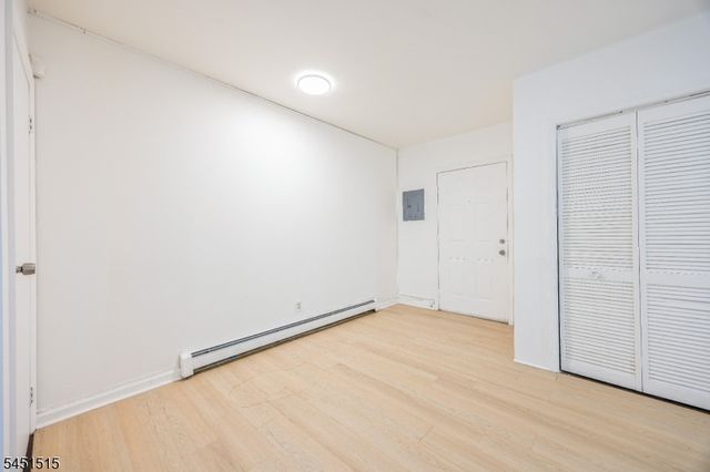 422 Halsted St, East Orange City, NJ 07018