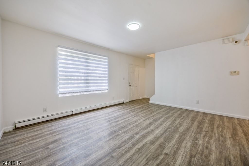 422 Halsted St, East Orange City, NJ 07018 — photo 4