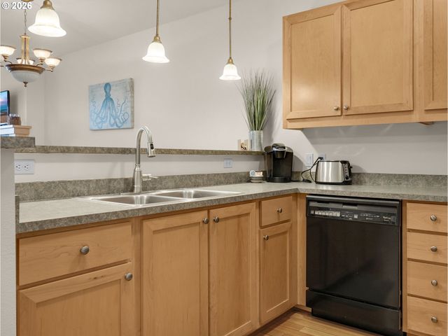 1108 S Holladay Dr 16, Seaside, OR 97138