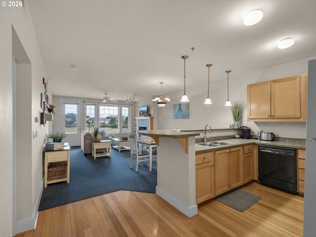 1108 S Holladay Dr 16, Seaside, OR 97138