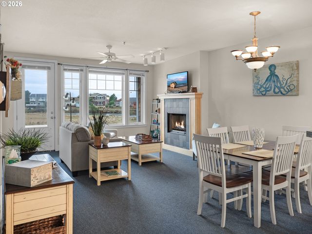 1108 S Holladay Dr 16, Seaside, OR 97138