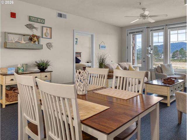 1108 S Holladay Dr 16, Seaside, OR 97138