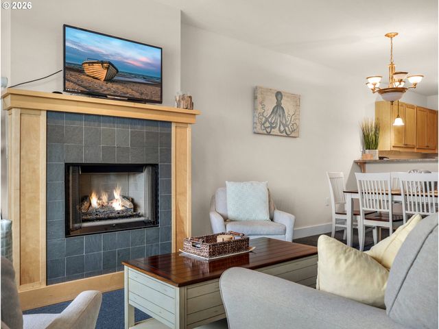 1108 S Holladay Dr 16, Seaside, OR 97138