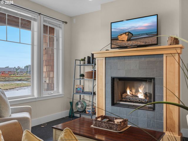 1108 S Holladay Dr 16, Seaside, OR 97138
