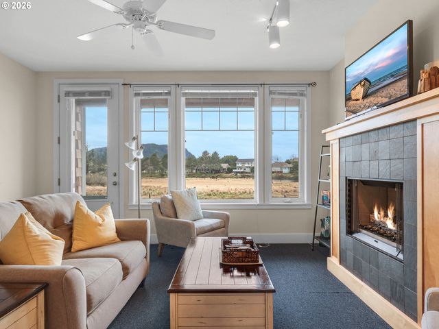 1108 S Holladay Dr 16, Seaside, OR 97138