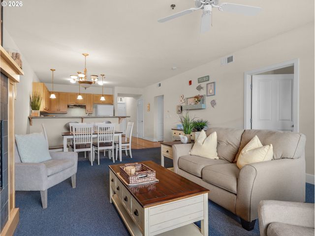 1108 S Holladay Dr 16, Seaside, OR 97138