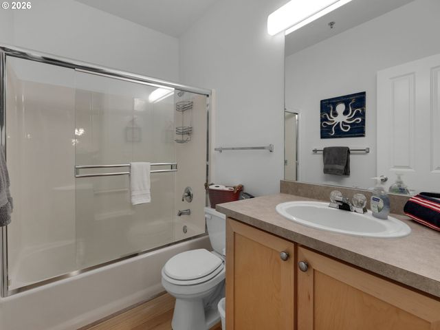1108 S Holladay Dr 16, Seaside, OR 97138