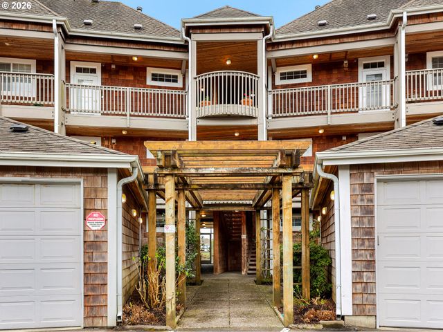 1108 S Holladay Dr 16, Seaside, OR 97138