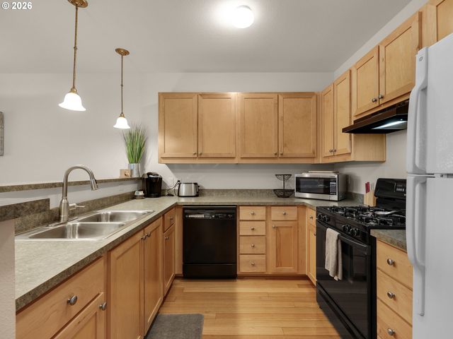 1108 S Holladay Dr 16, Seaside, OR 97138