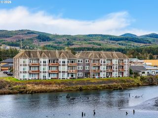 1108 S Holladay Dr 16, Seaside, OR 97138