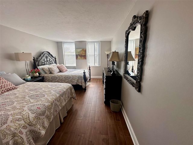 1147 Hillsboro Mile 214, Hillsboro Beach, FL 33062