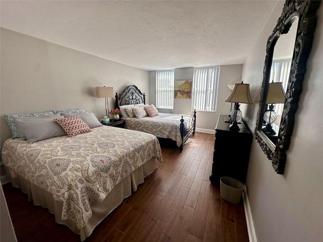 1147 Hillsboro Mile 214, Hillsboro Beach, FL 33062