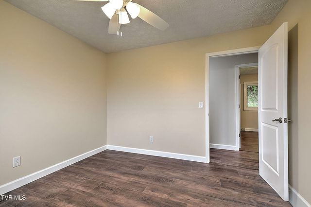 904 South Sherbrooke Circle, Mount Carmel, TN 37645