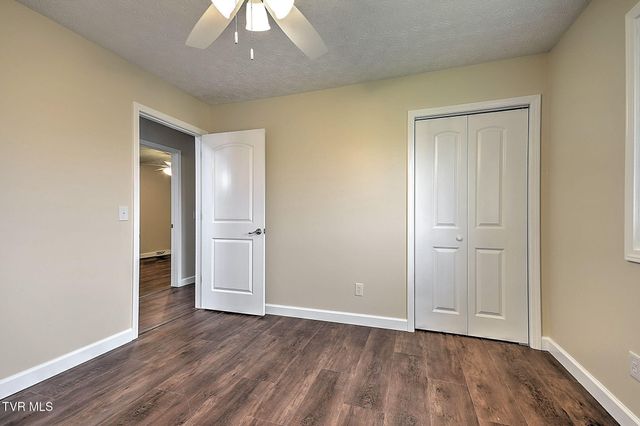 904 South Sherbrooke Circle, Mount Carmel, TN 37645