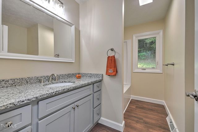 904 South Sherbrooke Circle, Mount Carmel, TN 37645