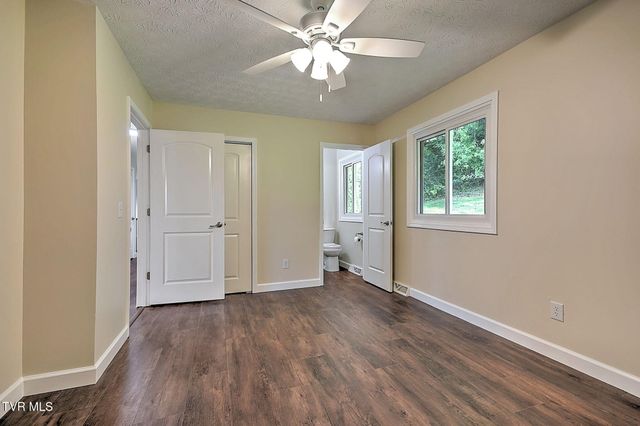 904 South Sherbrooke Circle, Mount Carmel, TN 37645