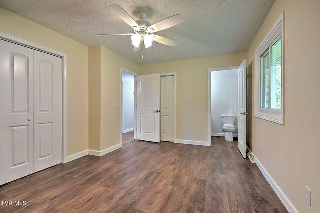904 South Sherbrooke Circle, Mount Carmel, TN 37645
