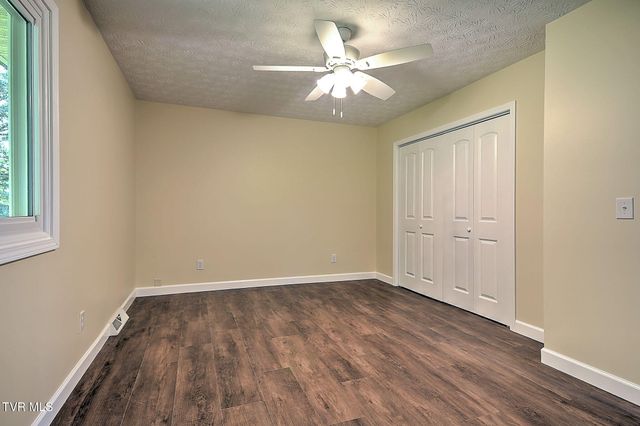 904 South Sherbrooke Circle, Mount Carmel, TN 37645