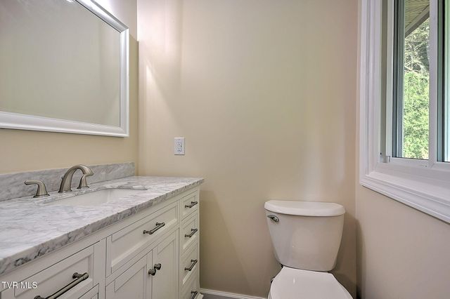 904 South Sherbrooke Circle, Mount Carmel, TN 37645