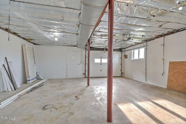 904 South Sherbrooke Circle, Mount Carmel, TN 37645