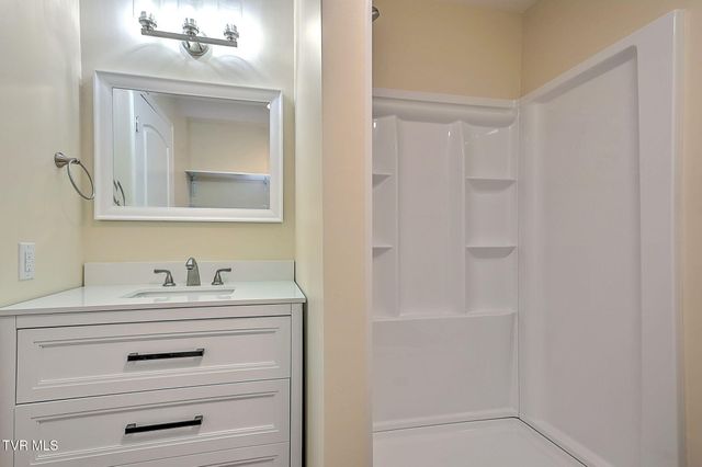 904 South Sherbrooke Circle, Mount Carmel, TN 37645