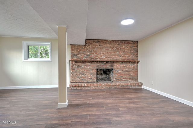 904 South Sherbrooke Circle, Mount Carmel, TN 37645