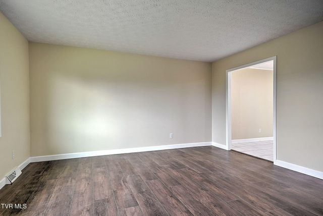 904 South Sherbrooke Circle, Mount Carmel, TN 37645