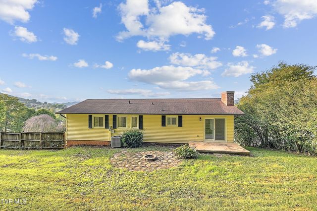 904 South Sherbrooke Circle, Mount Carmel, TN 37645