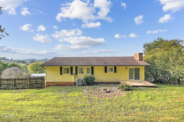 904 South Sherbrooke Circle, Mount Carmel, TN 37645