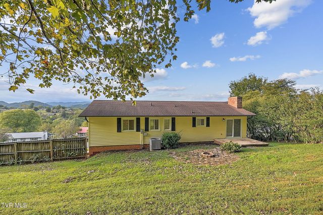 904 South Sherbrooke Circle, Mount Carmel, TN 37645