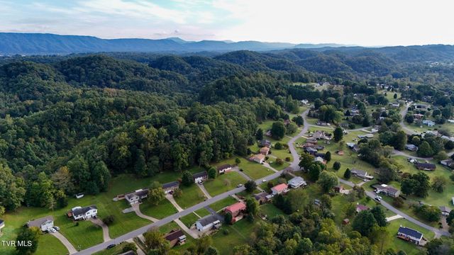 904 South Sherbrooke Circle, Mount Carmel, TN 37645