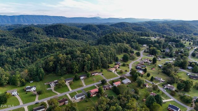 904 South Sherbrooke Circle, Mount Carmel, TN 37645