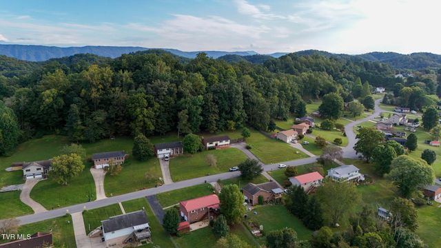 904 South Sherbrooke Circle, Mount Carmel, TN 37645