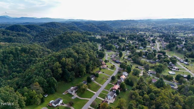 904 South Sherbrooke Circle, Mount Carmel, TN 37645