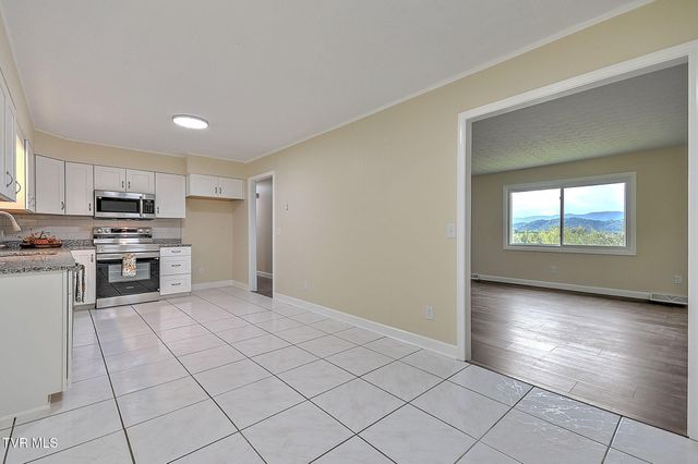 904 South Sherbrooke Circle, Mount Carmel, TN 37645