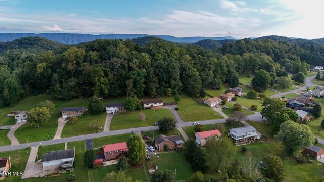904 South Sherbrooke Circle, Mount Carmel, TN 37645