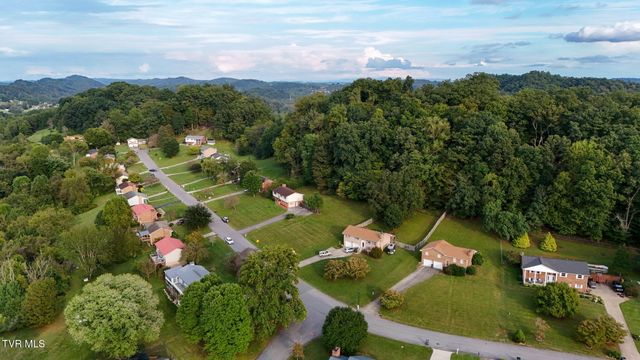 904 South Sherbrooke Circle, Mount Carmel, TN 37645